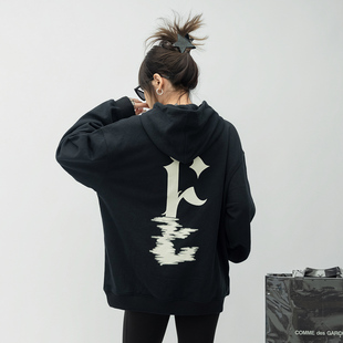 ONE PASS 水中倒影字母连帽卫衣女春季新款潮牌情侣宽松休闲上衣