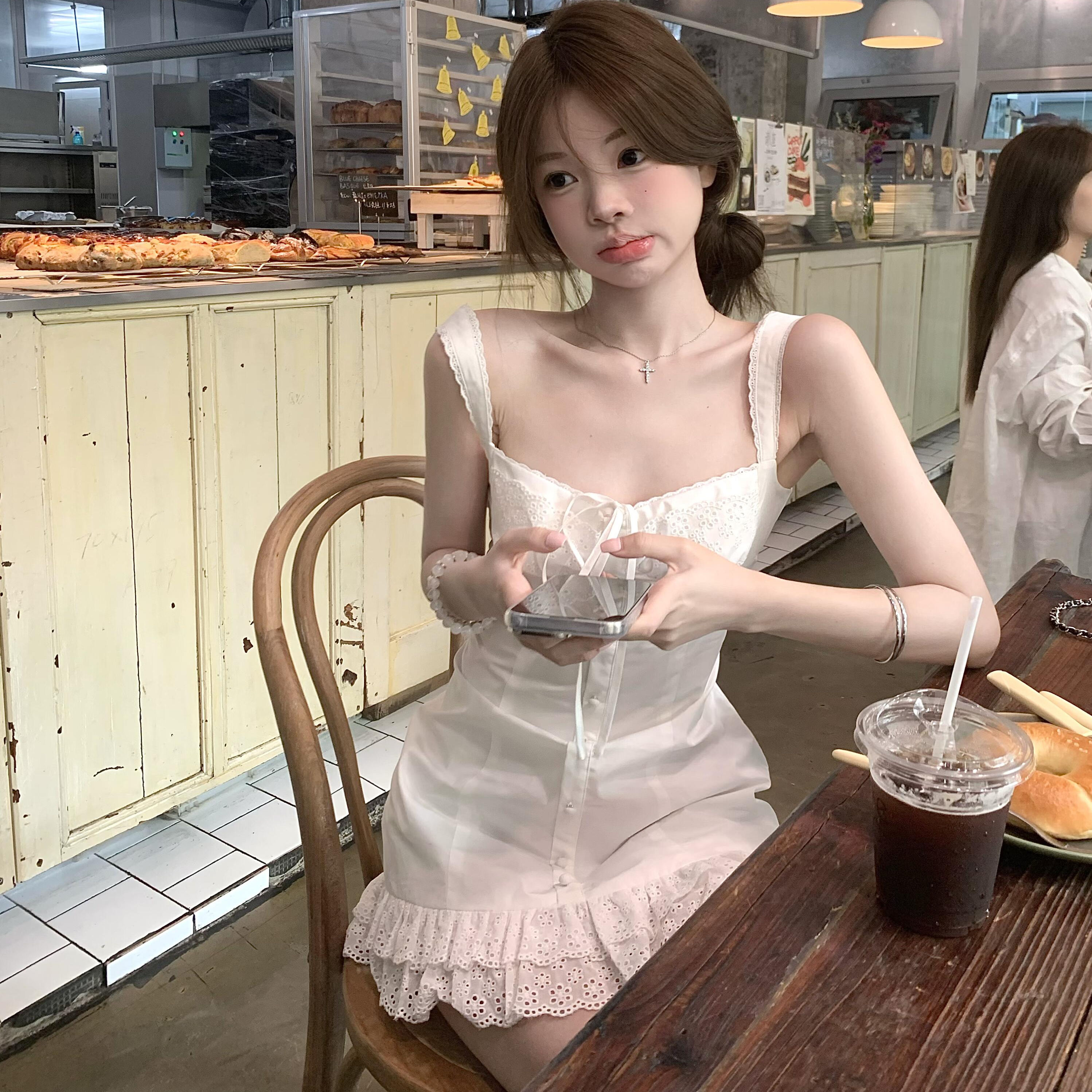DUODUO 多多 韩式蕾丝边蝴蝶结吊带连衣裙女夏季新款甜美修身短裙
