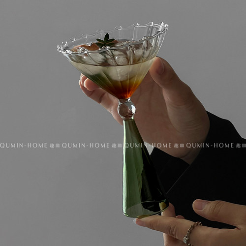 高脚小众甜品创意冰淇淋