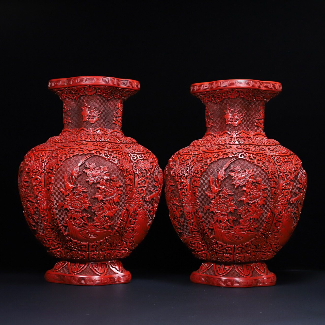 古玩古董老货怀旧收藏老物件手工满雕剔红漆器花瓶一对装饰摆件