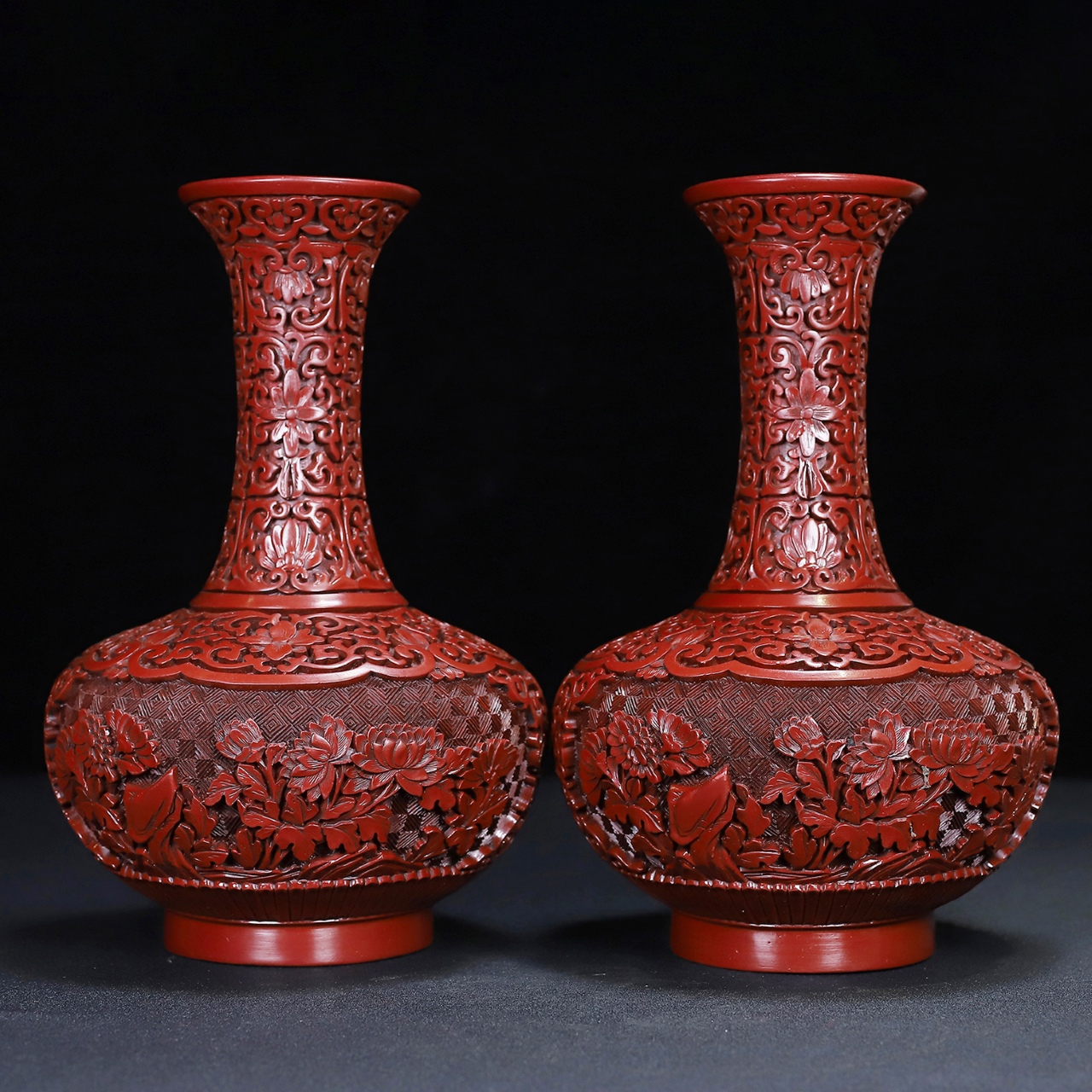 花卉纹传统工艺剔红民间收藏一对