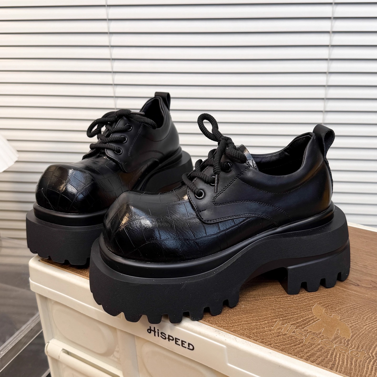 日本OFFCAT8cm真皮厚底大头德比小皮鞋女冬季加绒石头纹乐福鞋潮