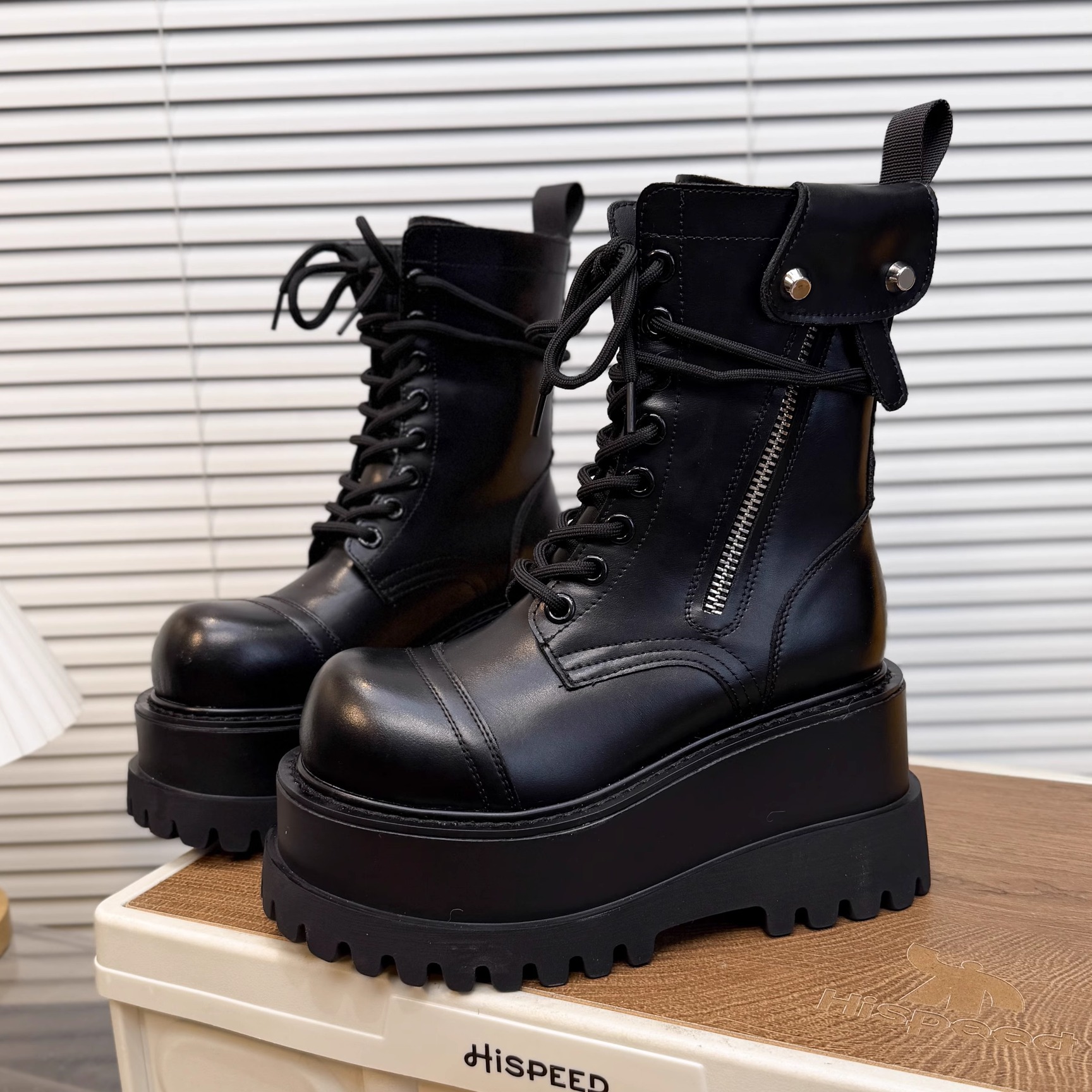 日本OFFCAT设计师原创小众松糕厚底马丁靴女真皮增高中筒靴短靴潮