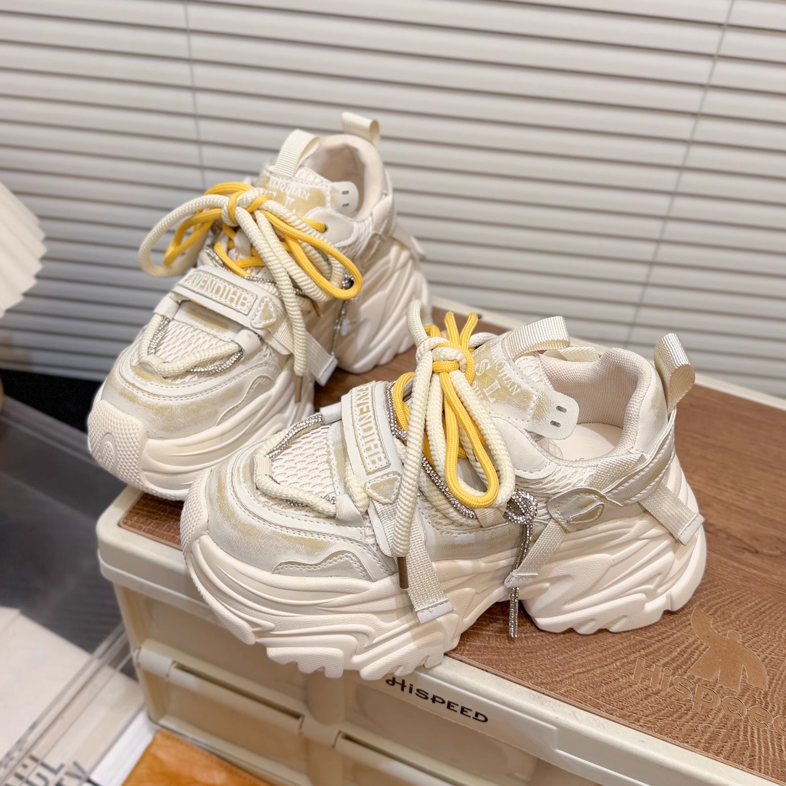 日本OFFCAT真皮松糕厚底做旧脏脏老爹鞋女2026款ins休闲运动单鞋