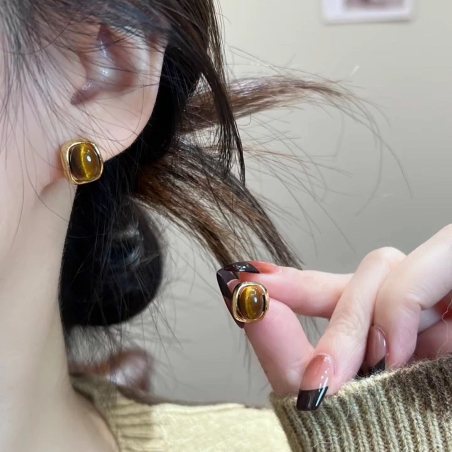 秋冬复古港风虎眼石耳钉女2025新款高级感独特耳环小众设计耳饰品