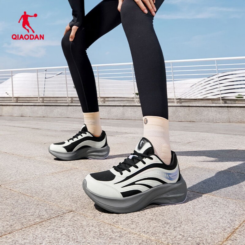 乔丹女跑步鞋2025年冬季新款专业运动休闲商场同款QDB022254226G