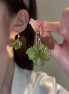 超仙显白绿色花朵耳环女2023年新款潮气质小众设计感耳坠精致耳饰