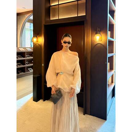 FIINAL《温柔情话》裸色斜肩打褶长袖上衣