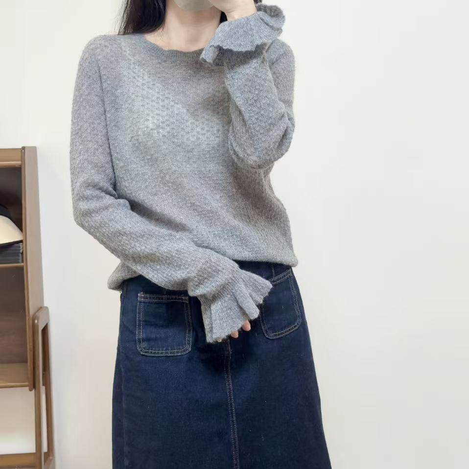 100山羊绒纯色喇叭袖圆领针织衫