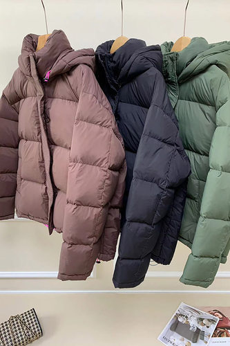 连帽白鸭绒羽绒服内里撞色抽绳
