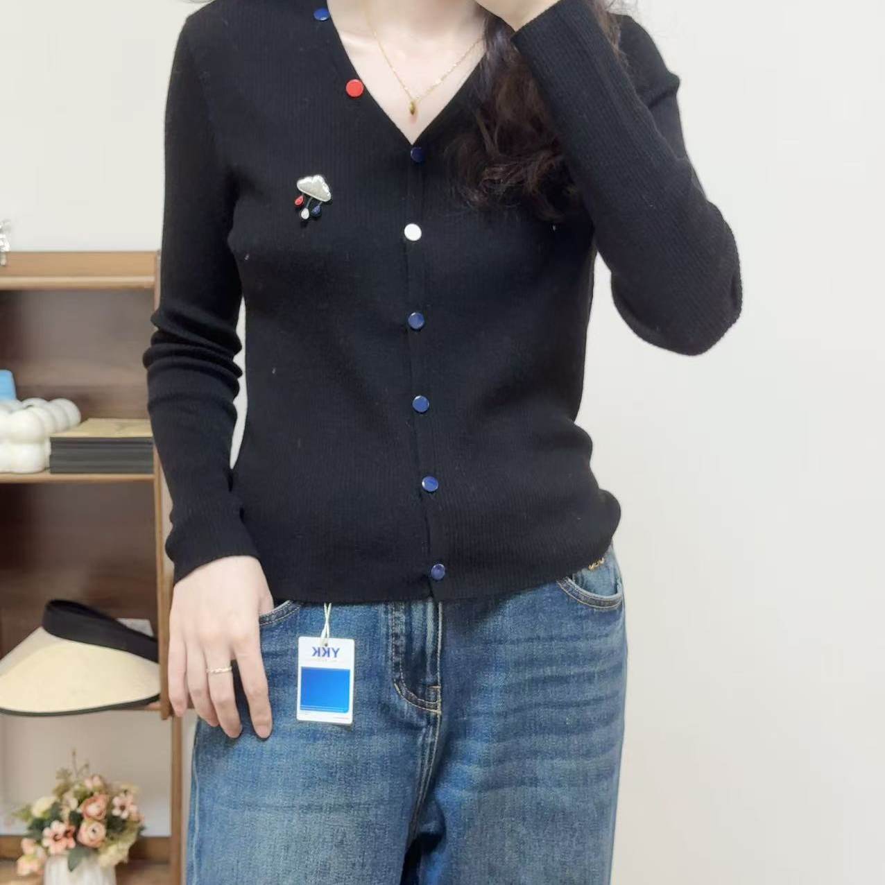 100%羊毛云朵彩扣针织开衫外套