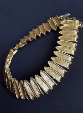 Vintage Marcel Boucher 金色刷纹手链