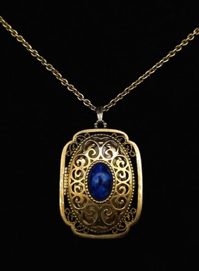 Vintage Avon 镀金仿青金石相⽚盒项链