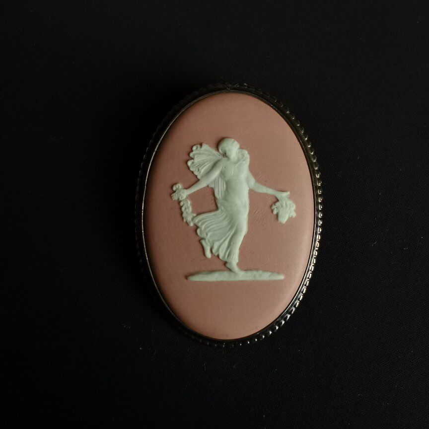 Vintage Wedgwo*d 粉色卡梅奥胸针