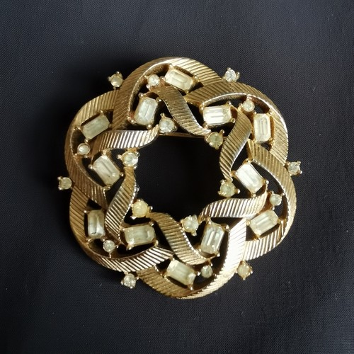 Vintage Trifari 金色大型花朵莱茵石胸针