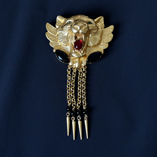 London Askew 镀金大尺寸豹头流苏胸针