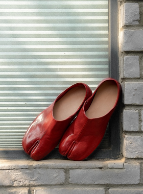 QIYUDUO 红色马皮分趾鞋女2026新款可踩跟tabi单鞋复古平底奶奶鞋