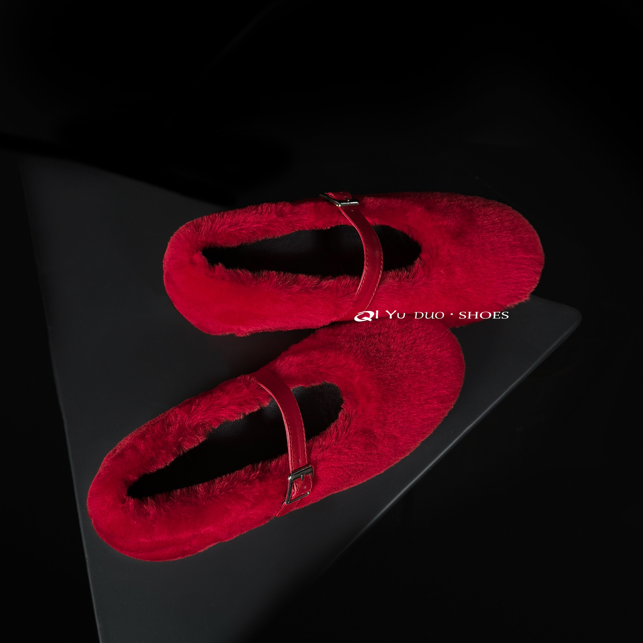 【七与多】一字带玛丽珍鞋女内增高毛毛鞋平底红色芭蕾舞单鞋