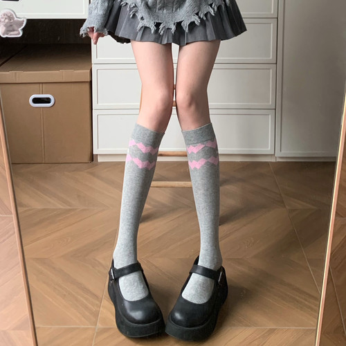 AYTofilms灰粉撞色菱边小腿袜
