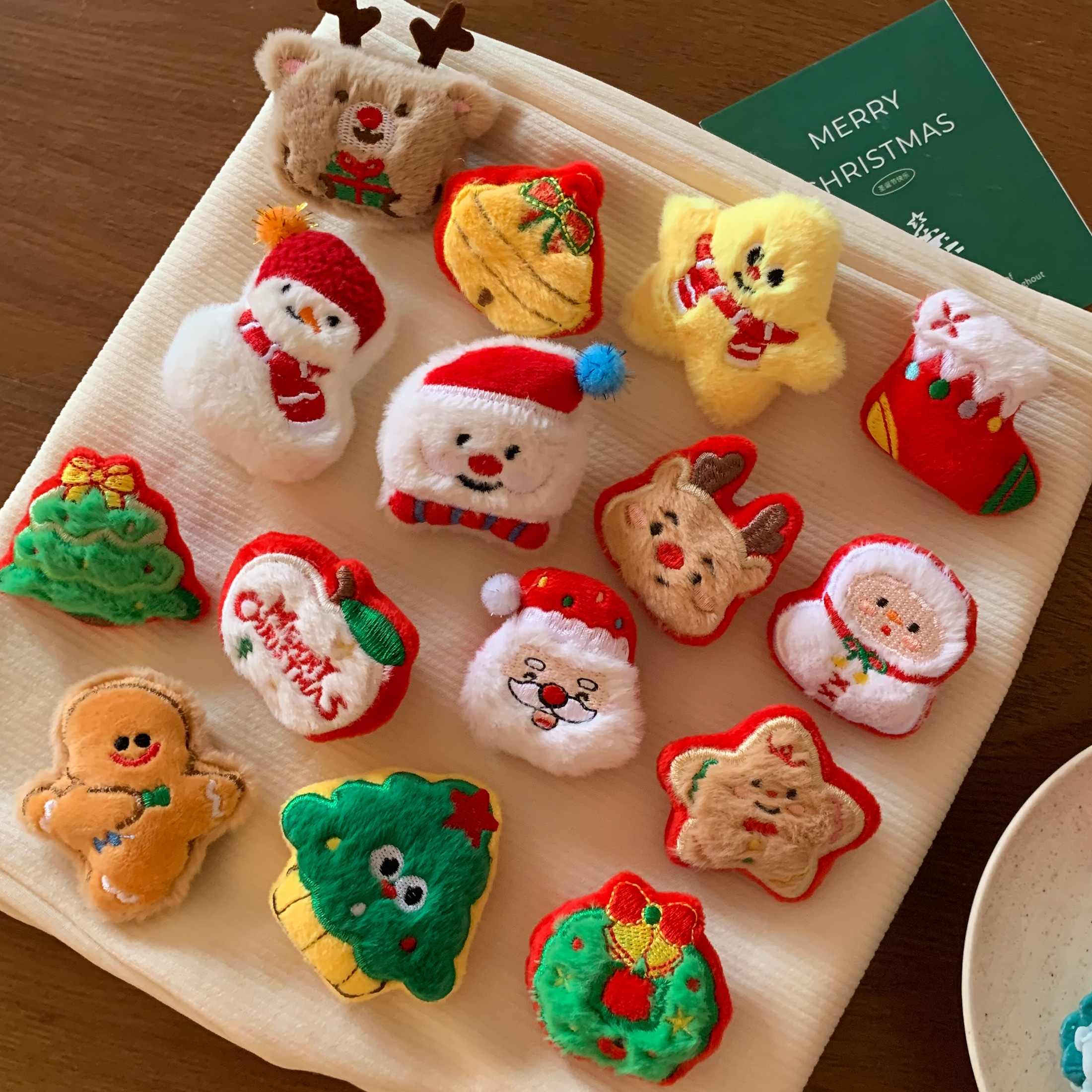 圣诞节胸针可爱毛绒麋鹿别针日系儿童卡通小饰品毛衣配饰情侣扣针