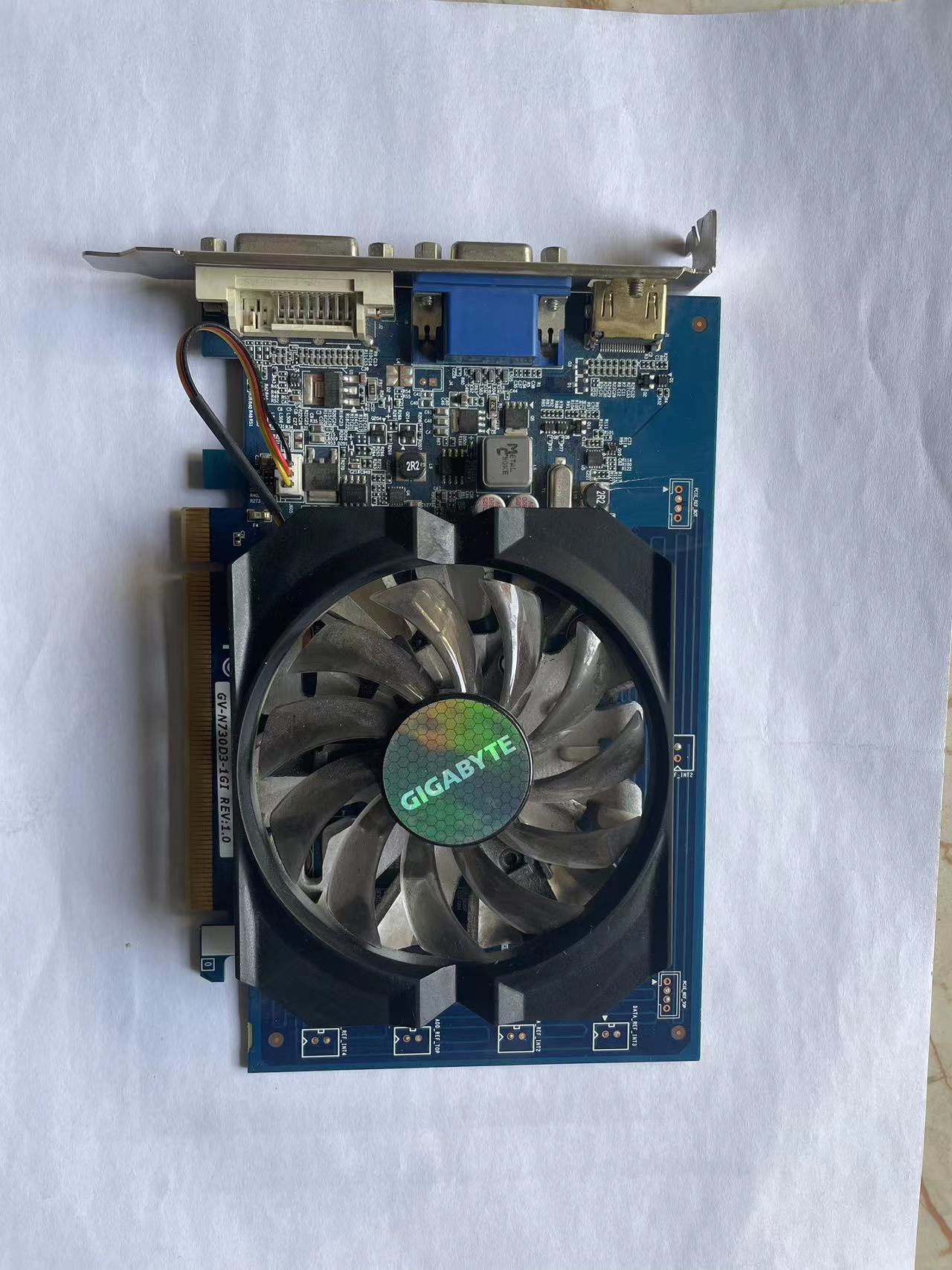 카드 GT 610 630 710 730 GTX650 750 1G2G 데스크탑 컴퓨터 게임 그래픽 카드를 분해하고 켜십시오
