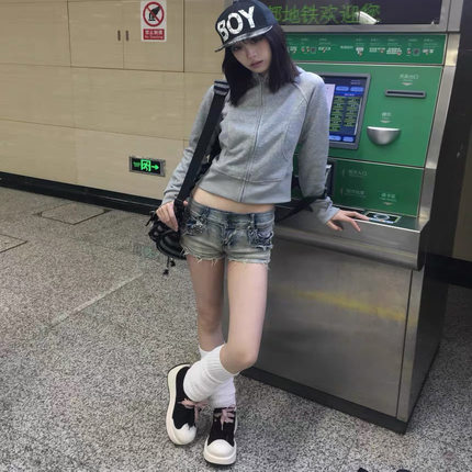 日系小个子穿搭灰色外套女拉链开衫卫衣2025新款正流行超显瘦帽衫
