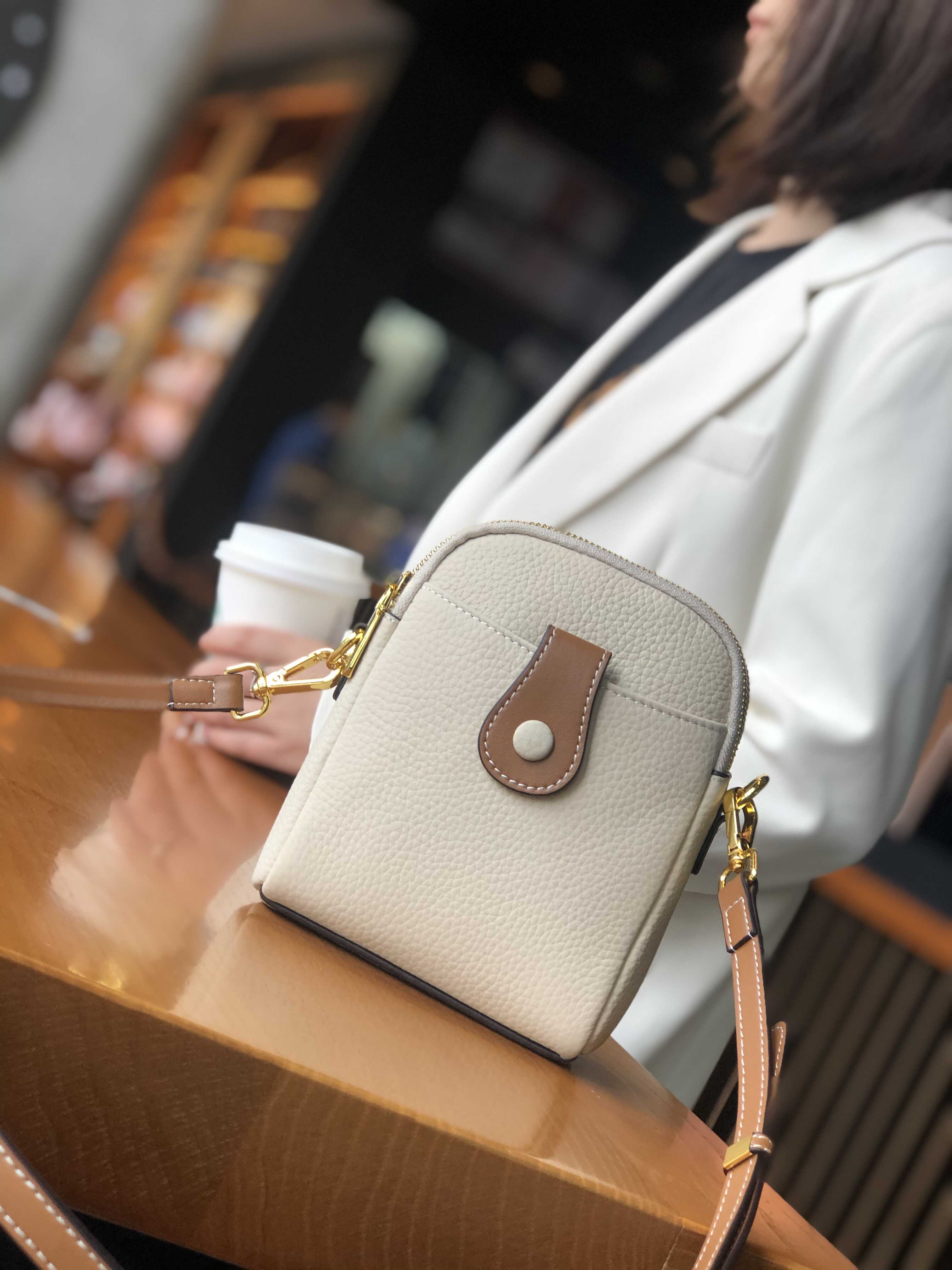 时尚2024新真皮小挎包手机包小包