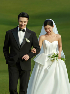 新款 抹胸外景旅拍情侣长拖尾彩纱礼服缎面白婚纱 影楼主题拍照服装