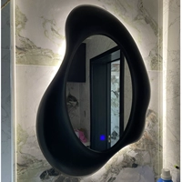 Прикоснитесь к черному зеркало с помощью сенсорного переключателя