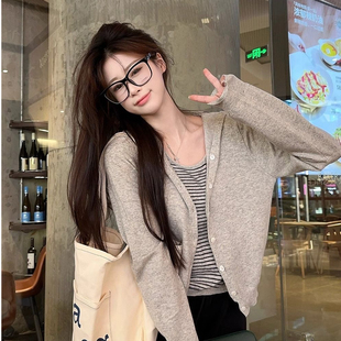 条纹拼接假两件连帽针织开衫外套女春秋季设计感小众休闲长袖上衣