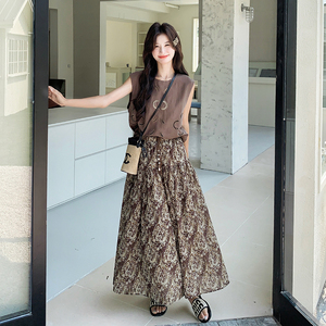 夏日绝美穿搭套装女2025新款高级感时尚镂空上衣碎花半身裙两件套图片