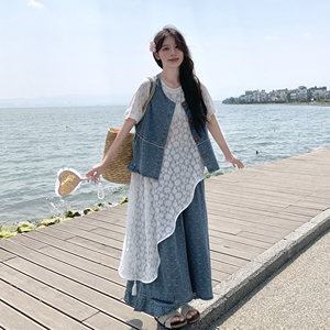 法式蕾丝T恤连衣裙套装女2025夏季新款独特绝美格子半身裙两件套图片