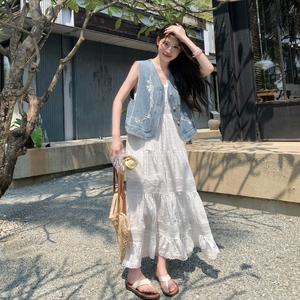 牛仔马甲蕾丝吊带连衣裙套装女夏2025新款气质绝美小众不撞款长裙图片