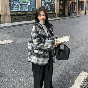 V领格子羽绒内胆小香风呢大衣外套女冬季高级感毛呢外套短款名媛图片