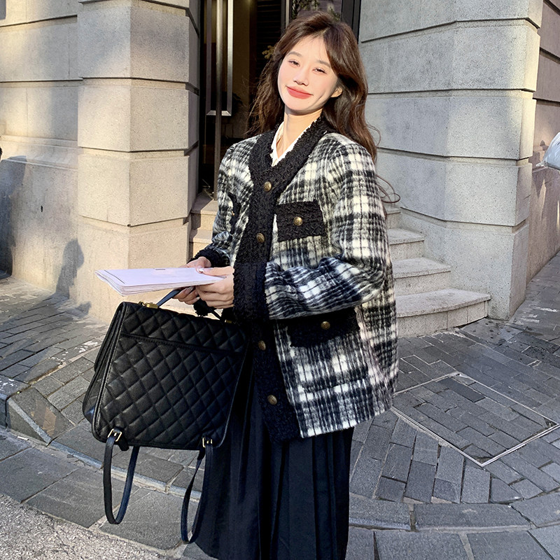 格纹拼接小香风羽绒服外套女2025冬季新款高级感气质小个子短上衣图片