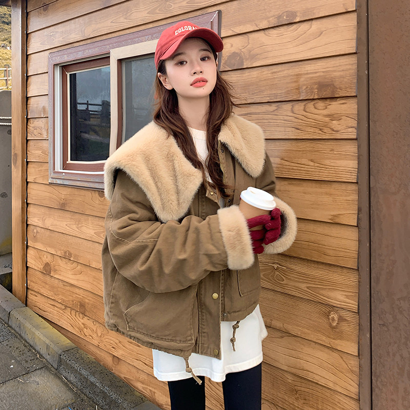 咖色毛毛大翻领牛仔派克棉服女2024冬季新款时尚短款加绒加厚外套,女装派克服,浙宝099