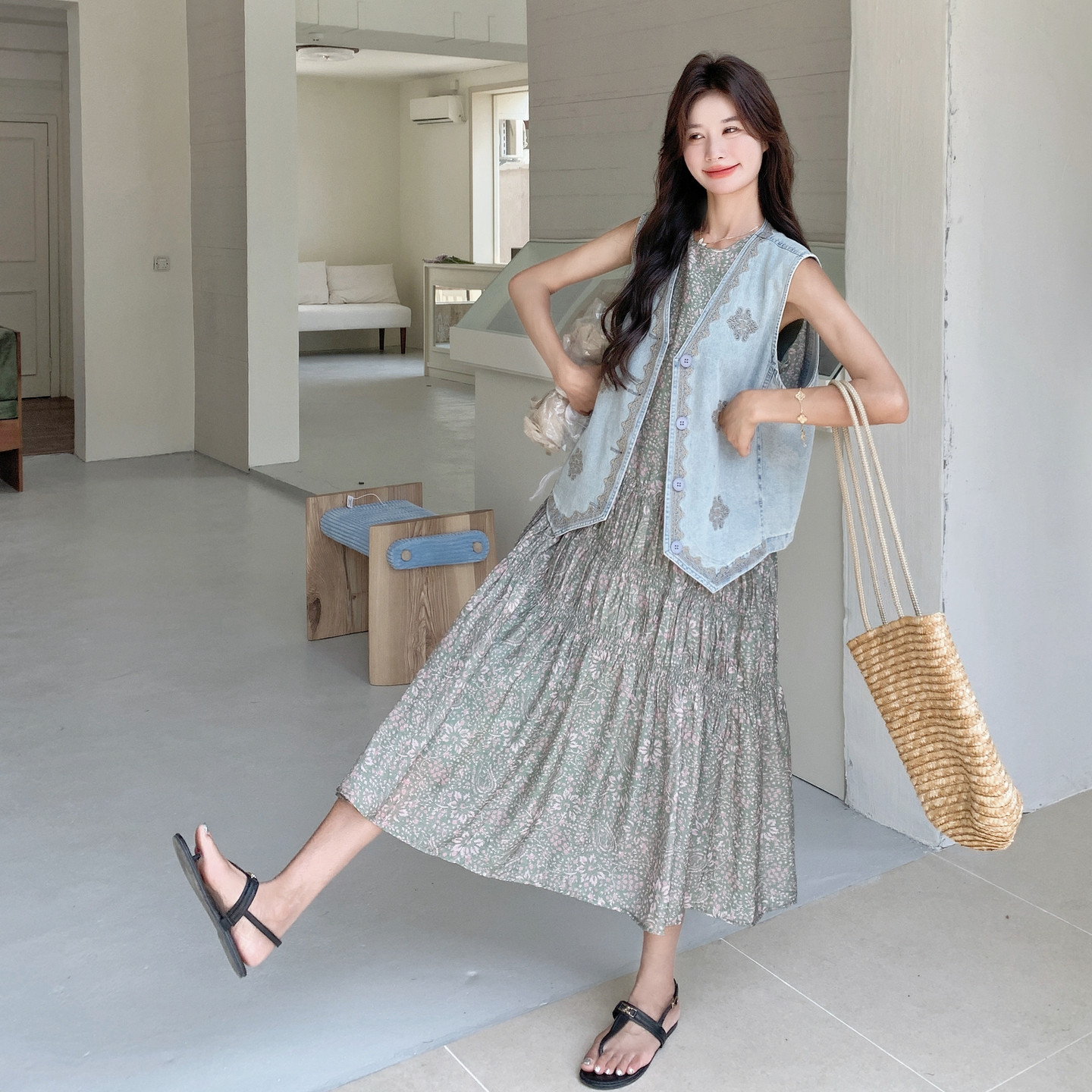 盐甜系穿搭碎花背心裙套装女夏新款休闲显瘦刺绣马甲两件套连衣裙,女装连衣裙,浙宝099