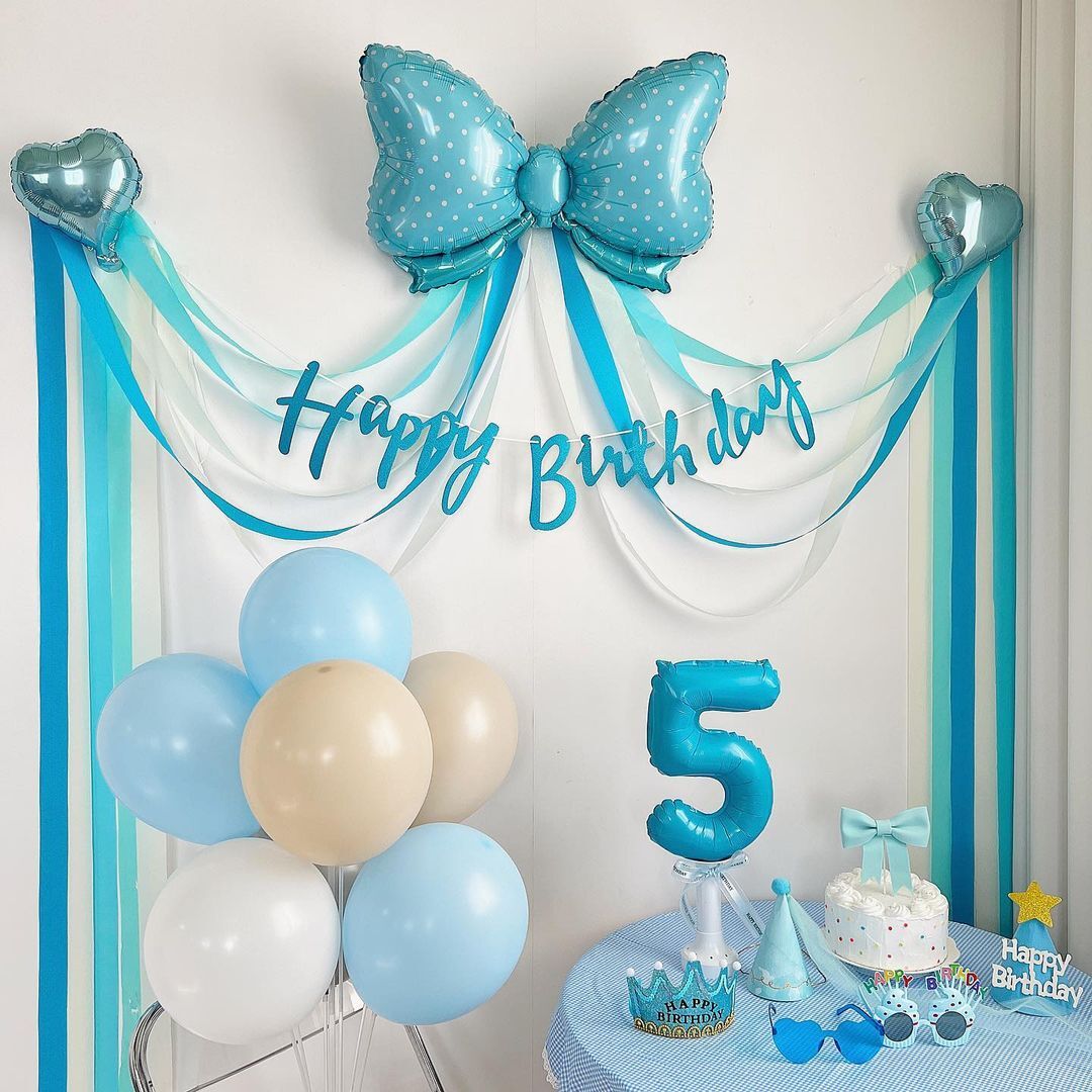 蓝色场景布置生日礼物气球