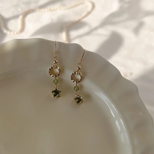 橄榄绿色星星耳环金属感通勤耳饰可爱甜美圆环耳坠女高级925银钩