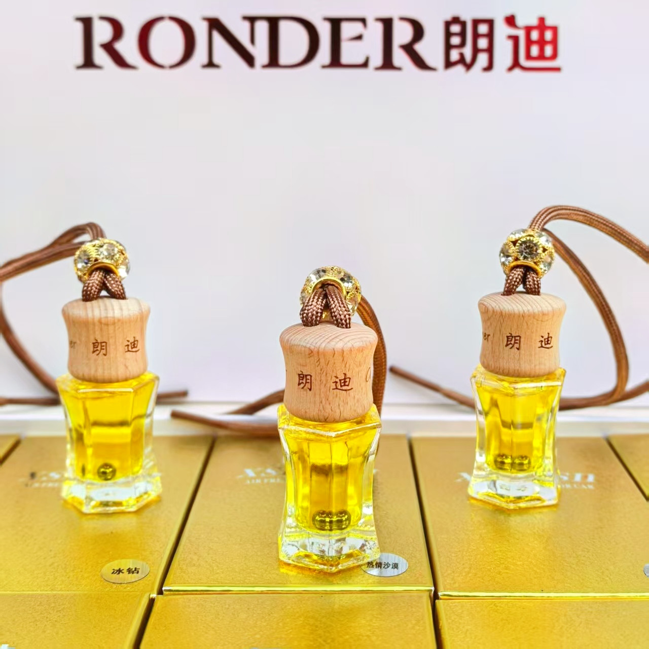 朗迪车载香薰汽车香水精油挂饰车内除异味持久淡香氛车用高档挂件