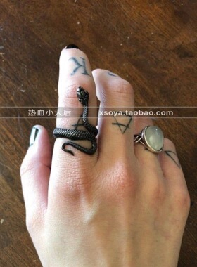 BLACKSNAKE@热血小天后蛇形黑色戒指RING指环朋克造型不撞款