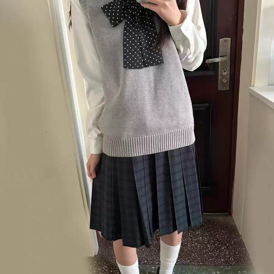 叠穿套头针织背心海苔格裙百褶裙