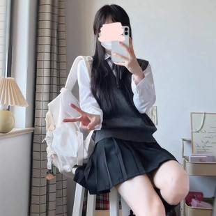 日系早秋jk无袖马甲背心女学院风纯色V领套头针织衫叠穿格裙套装