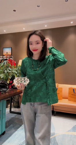 新中式轻国风复古提花上衣女2024早春新款高级感绿色圆领斜襟衬衫