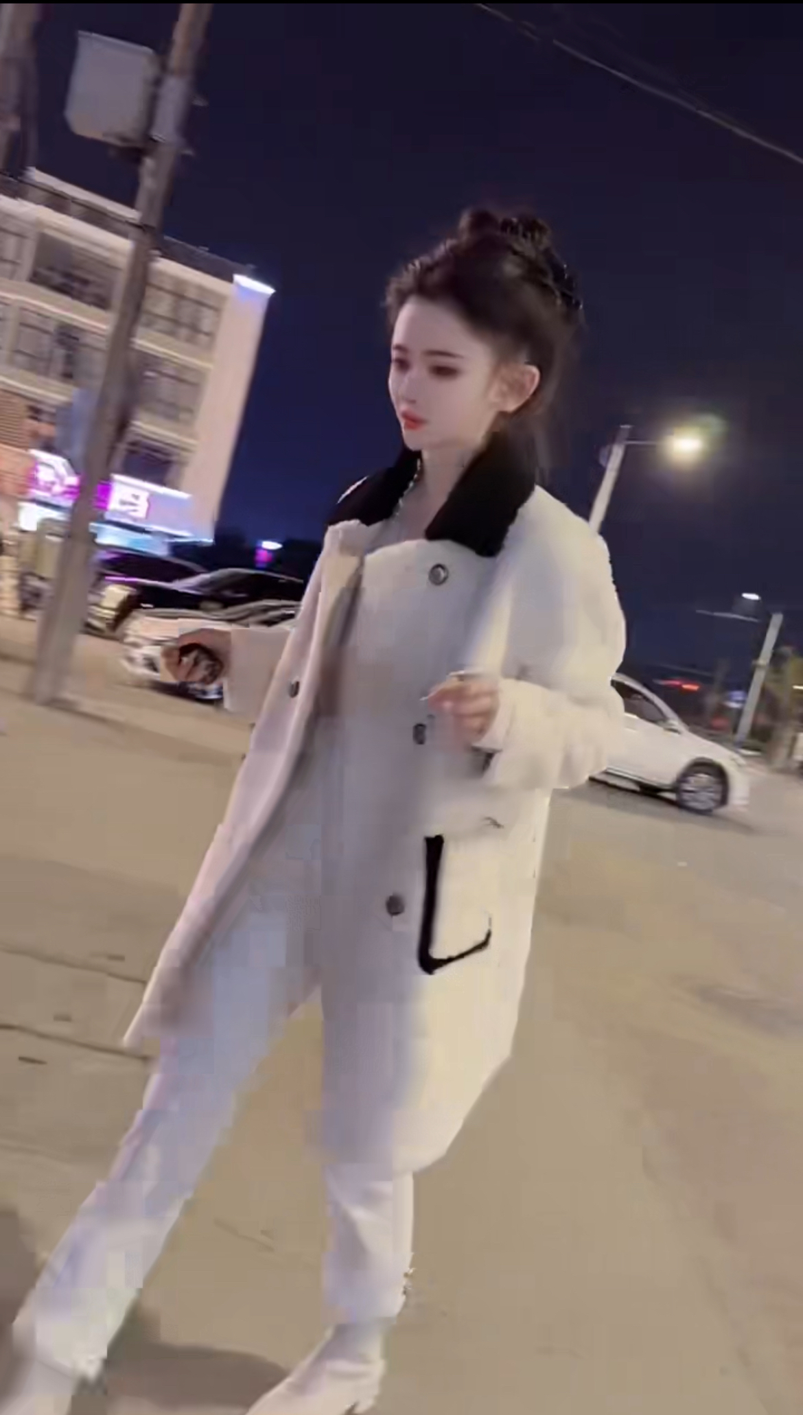 2025年冬季宽松毛毛仿皮草白色大衣女中长款翻领外套高级感千金潮