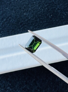 1.8ct绿色碧玺祖母切6*8mm全净玻璃体