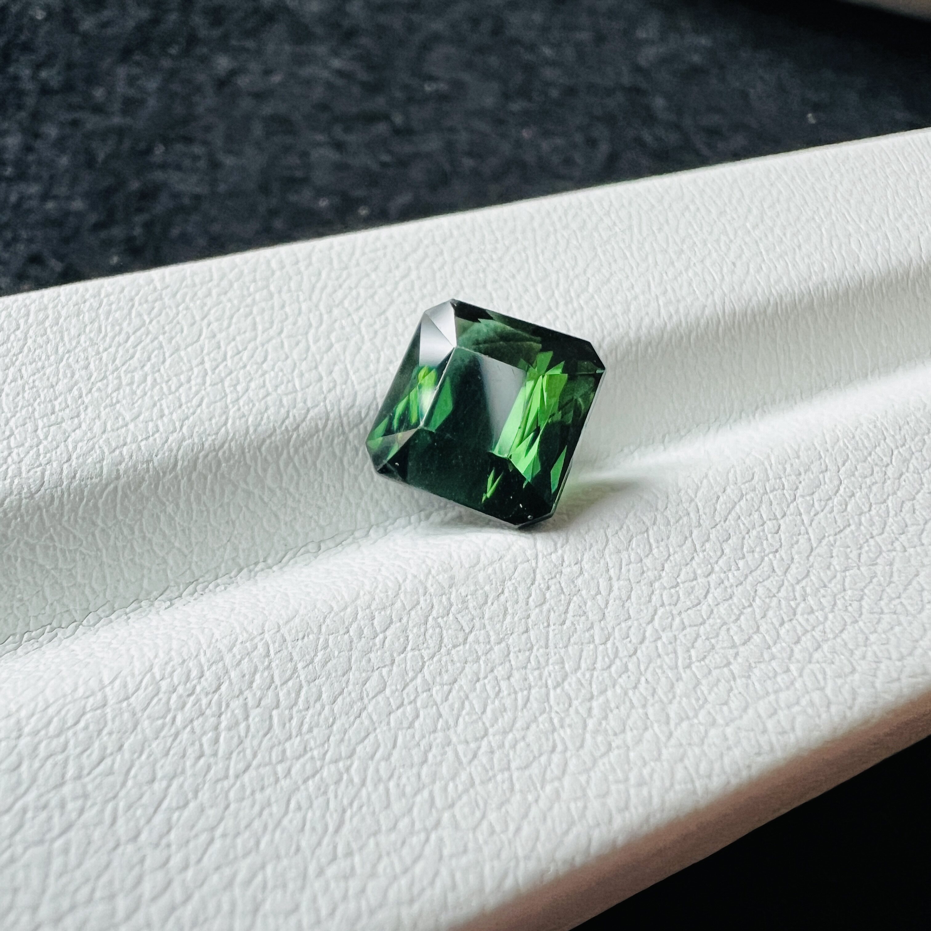 4.98ct 天然绿碧玺电光全净体通透精切工艺八角9.5*10.3mm
