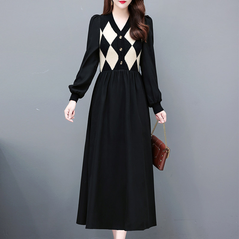 小香风针织连衣裙女秋冬v领毛衣裙子加厚内搭配大衣冬季打底长裙