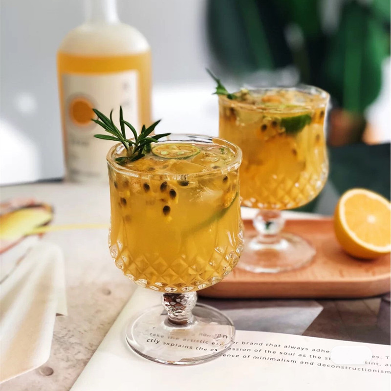 ins网红餐厅果汁杯带脚菠萝杯