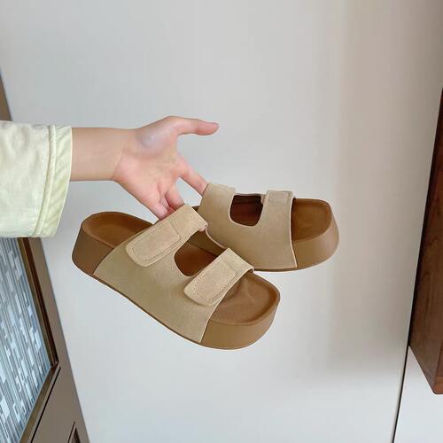 X晓晓2026新款法式真皮厚底勃肯鞋女外穿一字带魔术贴休闲凉拖鞋